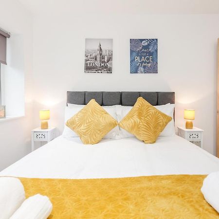 Watford Town Centre, Serviced One Bed Flat With Choice Of King Or Twin Beds, Sleeps Up To 4 Sharing, Free Wifi And Free Movies Londýn Exteriér fotografie