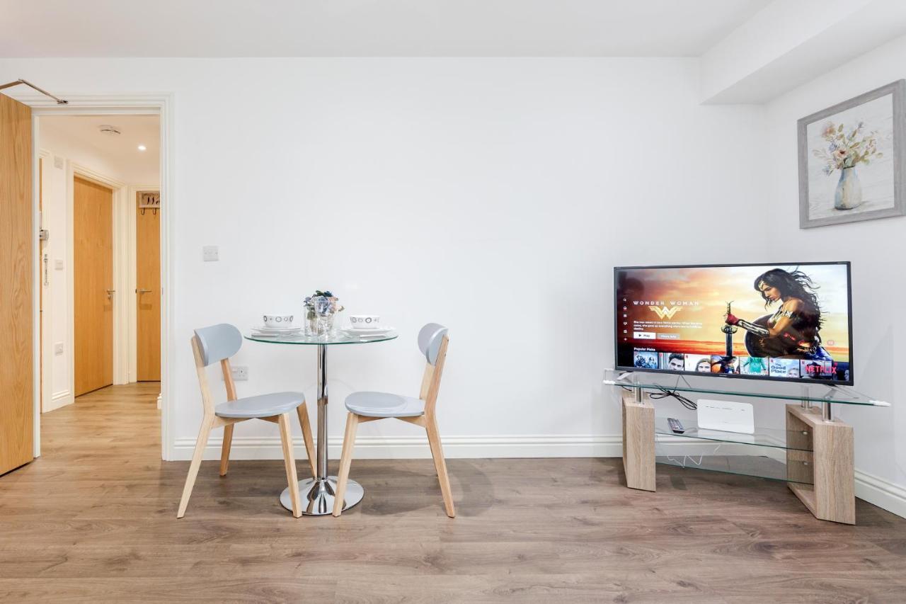 Watford Town Centre, Serviced One Bed Flat With Choice Of King Or Twin Beds, Sleeps Up To 4 Sharing, Free Wifi And Free Movies Londýn Exteriér fotografie